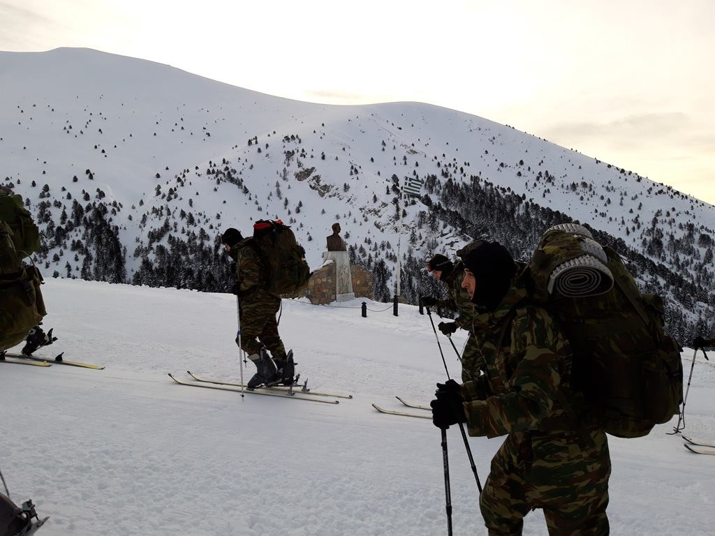 ΓΕΣ: Οι νέοι ηγέτες του Στρατού Ξηράς δεν μασάνε από το κρύο και το χιόνι - Φωτογραφία 11