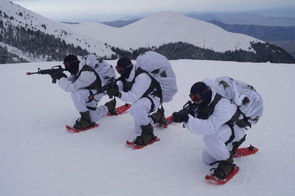ΓΕΣ: Οι νέοι ηγέτες του Στρατού Ξηράς δεν μασάνε από το κρύο και το χιόνι - Φωτογραφία 2