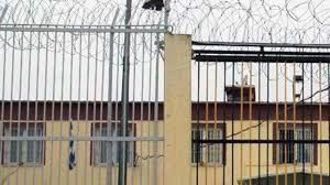 Σε κρίσιμη κατάσταση ο κρατούμενος που αυτοπυρπολήθηκε στη Λάρισα - Φωτογραφία 1