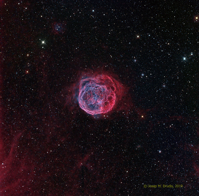 Henize 70: A Superbubble in the LMC - Φωτογραφία 1