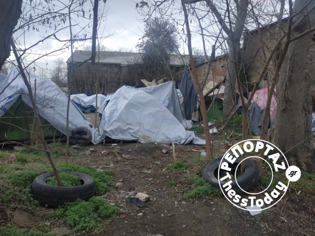 Εικόνες ντροπής και θλίψης σε καταυλισμό προσφύγων στο κέντρο της Θεσσαλονίκης - Φωτογραφία 2