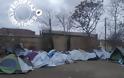 Εικόνες ντροπής και θλίψης σε καταυλισμό προσφύγων στο κέντρο της Θεσσαλονίκης