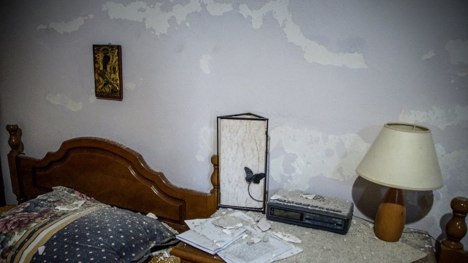 Ζημιές σε σπίτια και διακοπή ρεύματος από τα 5,2 Ρίχτερ στην Πρέβεζα - Φωτογραφία 1