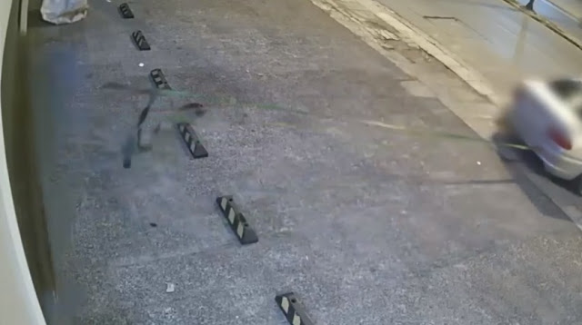 Βίντεο από τη δράση της συμμορίας με τις κλοπές στα μαγαζιά με τα κινητά τηλέφωνα - Φωτογραφία 1