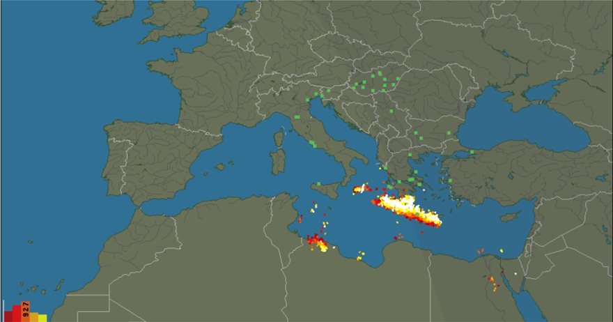 Απίστευτη εικόνα: Οι κεραυνοί «έκρυψαν» την Κρήτη - Φωτογραφία 2
