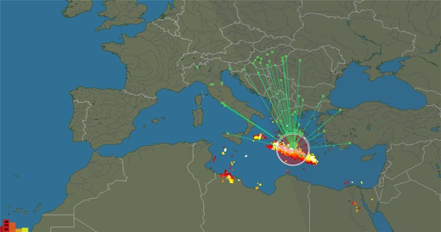 Απίστευτη εικόνα: Οι κεραυνοί «έκρυψαν» την Κρήτη - Φωτογραφία 3