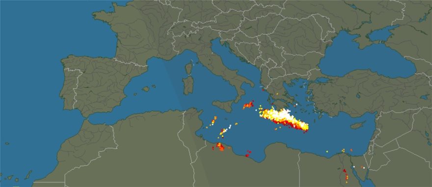 Απίστευτη εικόνα: Οι κεραυνοί «έκρυψαν» την Κρήτη - Φωτογραφία 4