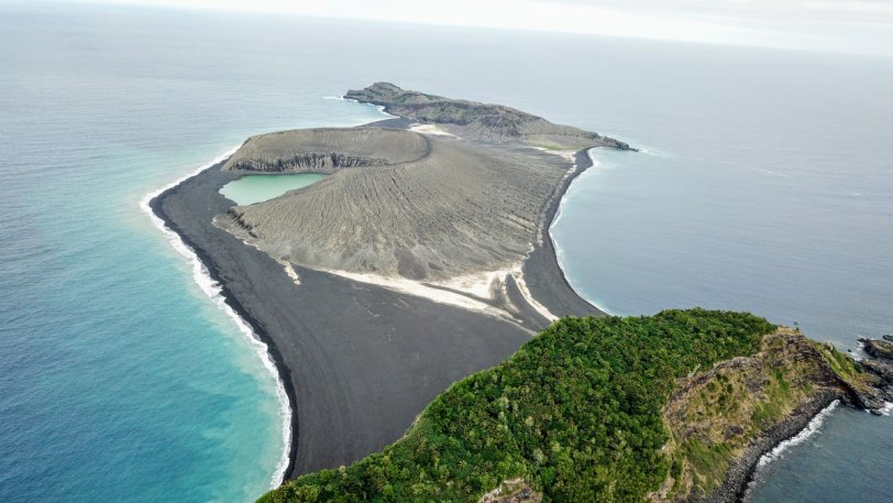 Νησί που ξεπετάχτηκε το 2015 εξερευνήθηκε για πρώτη φορά! (pics) - Φωτογραφία 1