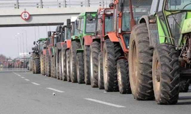 Μπλόκα αγροτών: Κλείνουν τις εθνικές οδούς στα Τέμπη και προς Πάτρα - Φωτογραφία 1