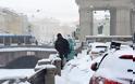Οι χιονοπτώσεις ρεκόρ προκαλούν χάος στην Αγία Πετρούπολη - Φωτογραφία 3