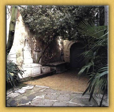 11673 - Ιβηρίτες μοναχοί έκτισαν τον Ιερό Ναό Αγίου Χαραλάμπους στο Μπεμπέκ - Φωτογραφία 3