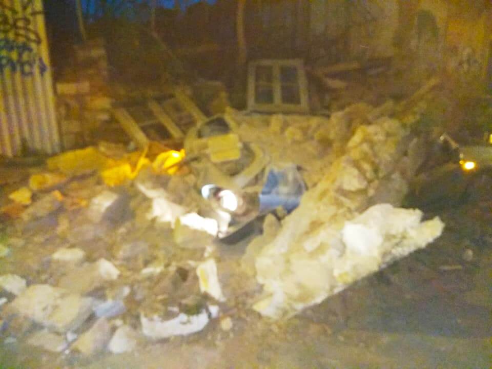 Κατέρρευσε σπίτι στο Γκάζι – Καταπλάκωσε δυο αυτοκίνητα! - Φωτογραφία 5