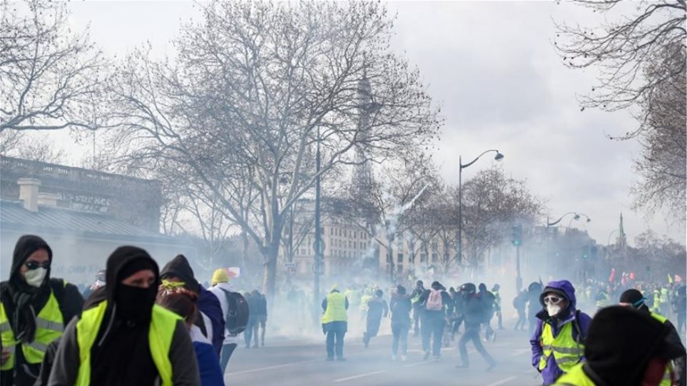 Κίτρινα γιλέκα: Γάλλοι φωτορεπόρτερ καταγγέλλουν ότι τους στοχοποίησε η αστυνομία - Φωτογραφία 1