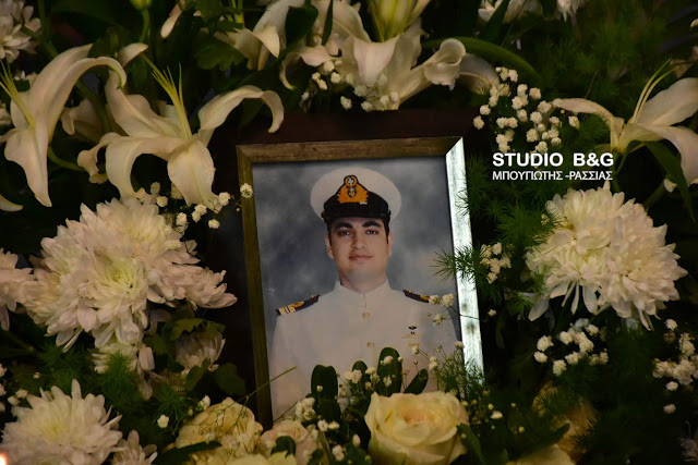 Συγκίνηση στο μνημόσυνο για τα τρία χρόνια από τον άδικο χαμό του Υποπλοίαρχου Κωνσταντίνου Πανανά (βίντεο) - Φωτογραφία 5