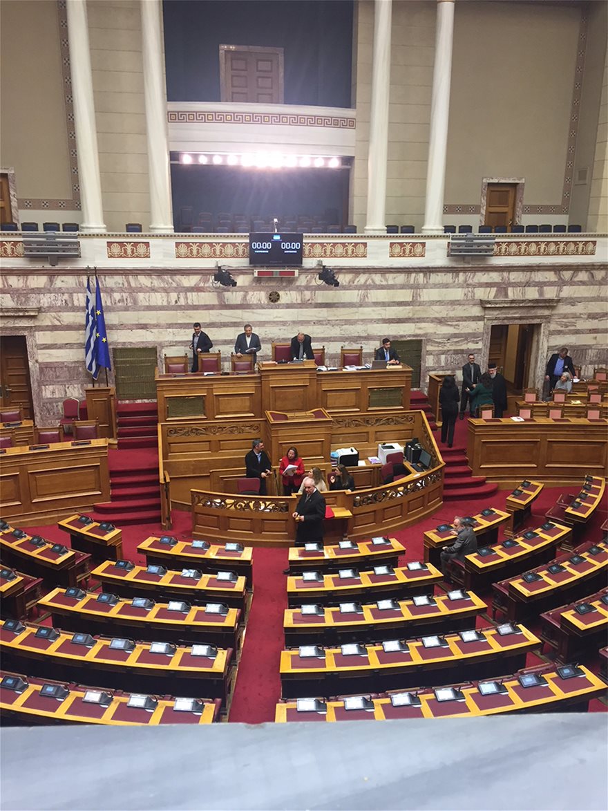 Δ. Καμμένος προς Κουϊκ στη Βουλή: Πούλησες τη Μακεδονία και ήρθες να ορκιστείς, ντροπή - Φωτογραφία 3