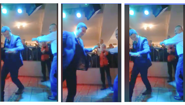 Ο ΠΟΛΙΤΙΣΜΟΣ ΕΝΩΝΕΙ: ΔΕΙΤΕ το ζεϊμπέκικο που Χόρεψαν μαζί ο ΣΤΑΪΚΟΣ και ο ΤΡΙΑΝΤΑΦΥΛΛΑΚΗΣ στο χορό του Συλλόγου Αστακιωτών | ΒΙΝΤΕΟ - Φωτογραφία 1