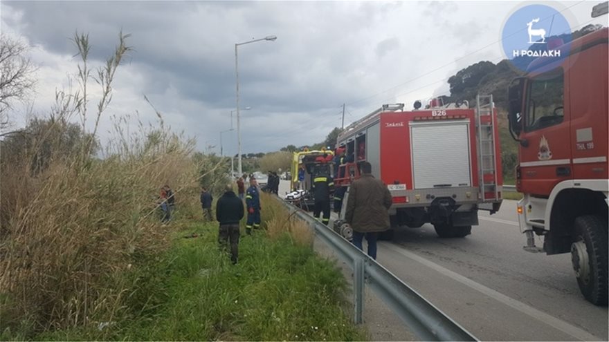 Σχολικό έπεσε σε ρέμα βάθους τριών μέτρων - Φωτογραφία 3