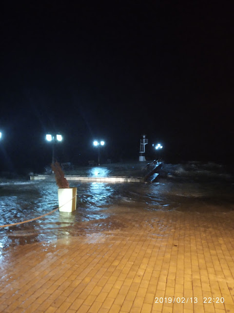 Η θάλασσα βγήκε στη στεριά χθες βράδυ στη ΒΟΝΙΤΣΑ | ΒΙΝΤΕΟ - Φωτογραφία 5