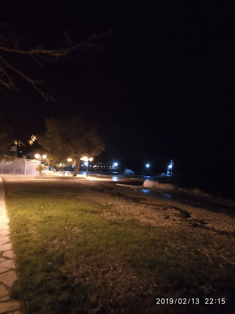 Η θάλασσα βγήκε στη στεριά χθες βράδυ στη ΒΟΝΙΤΣΑ | ΒΙΝΤΕΟ - Φωτογραφία 9