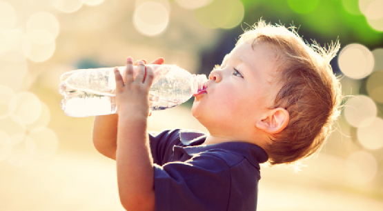 Πόσο νερό πρέπει να πίνουν καθημερινά τα παιδιά - Φωτογραφία 1