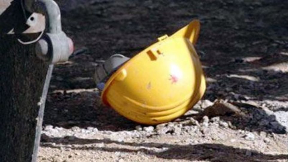 Εργατικό δυστύχημα στα Οινόφυτα: 51χρονος καταπλακώθηκε από ράβδους αλουμινίου - Φωτογραφία 1