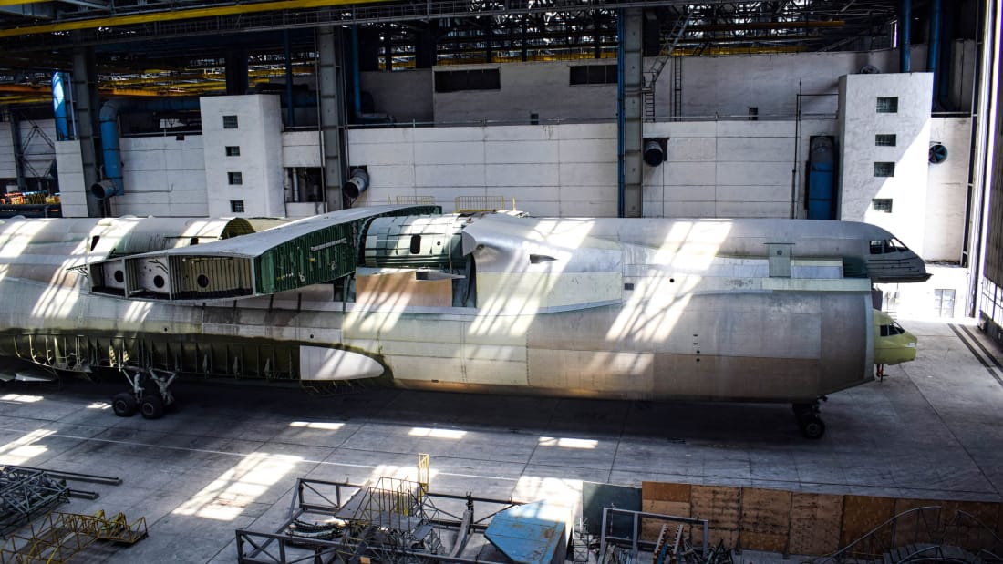 Το πιο θηριώδες «ψυχροπολεμικό» αεροσκάφος στον κόσμο κρύβεται σε μια... αποθήκη - Φωτογραφία 3