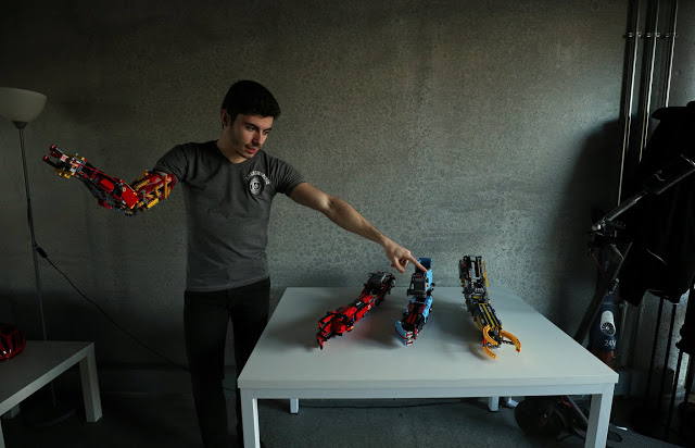 Με τουβλάκια Lego κατασκεύασε το προσθετικό του χέρι ένας 19χρονος Ισπανός! - Φωτογραφία 1