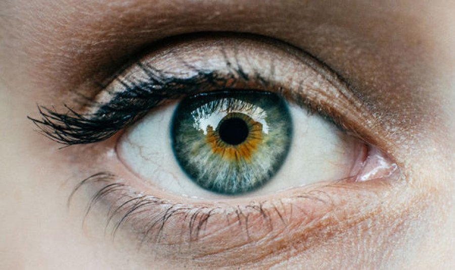 Επτά τρόποι που μπορούν ν’ αλλάξουν το χρώμα των ματιών σας - Φωτογραφία 1