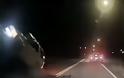 ΗΠΑ: Καρέ - καρέ η τρελή πορεία αυτοκινήτου που κατέληξε πάνω σε περιπολικό (ΒΙΝΤΕΟ)