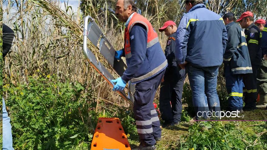 Εντοπίστηκε το αυτοκίνητο της οικογένειας στην Κρήτη - Ανέσυραν δύο σορούς - Φωτογραφία 5