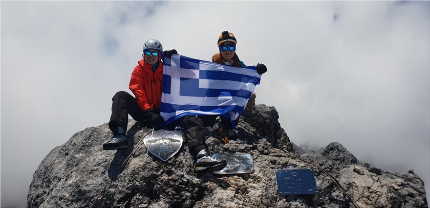 Έβερεστ: Δύο Ελληνίδες θέλουν να ανεβάσουν τη σημαία μας στη «Στέγη του Κόσμου» - Φωτογραφία 1