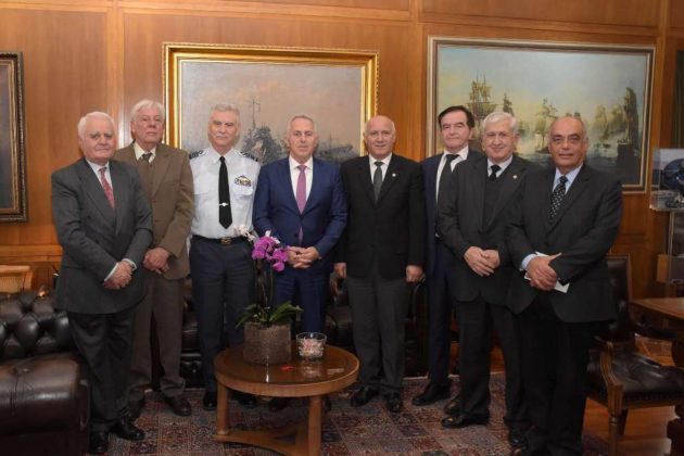 Συνάντηση του ΥΕΘΑ με τους προέδρους των Ενώσεων Αποστράτων - Φωτογραφία 1