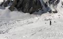 Ελβετία: Χιονοστιβάδα «έθαψε» σκιέρ στο χιονοδρομικό κέντρο Κραν Μοντανά - Φωτογραφία 2