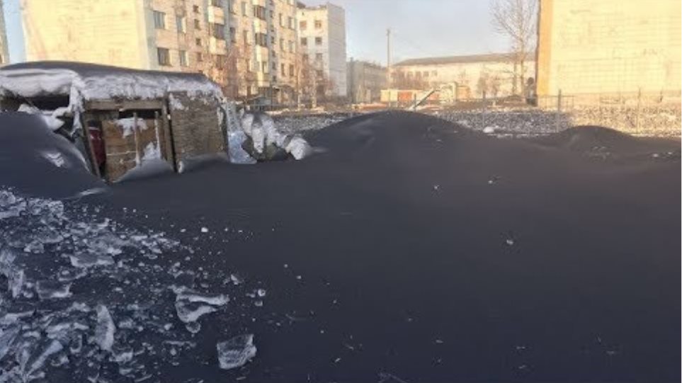 Σιβηρία  καλύφθηκε από... μαύρο χιόνι! - Φωτογραφία 2