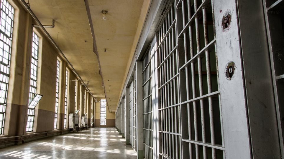 Ισοβίτης «κάρφωσε» κρατούμενο με αυτοσχέδιο μαχαίρι στις φυλακές Δομοκού - Φωτογραφία 1