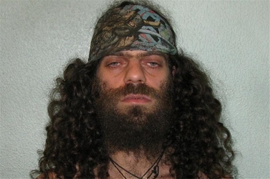Σατανιστής που εκτίει ποινή για βιασμό «γκρινιάζει» ότι δεν του φέρονται καλά στη φυλακή - Φωτογραφία 2