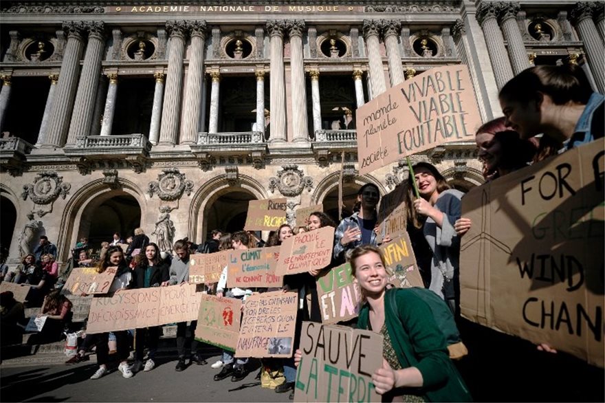 Στους δρόμους οι μαθητές για το κλίμα - «Ζεστάνετε τις καρδιές, όχι τον πλανήτη» - Φωτογραφία 3