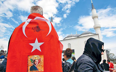 Τουρκικά δίχτυα σε θρησκευτικές οργανώσεις - Φωτογραφία 1