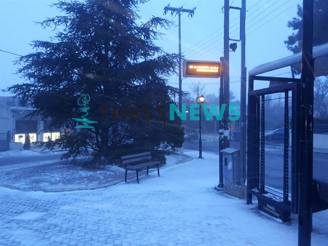 Ξεκίνησαν για τα καλά τα χιόνια στη Θεσσαλονίκη [εικόνες & βίντεο] - Φωτογραφία 2