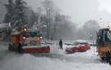 Λεωφορεία και αυτοκίνητα εγκλωβίστηκαν από τα χιόνια στο Στόμιο - Φωτογραφία 1