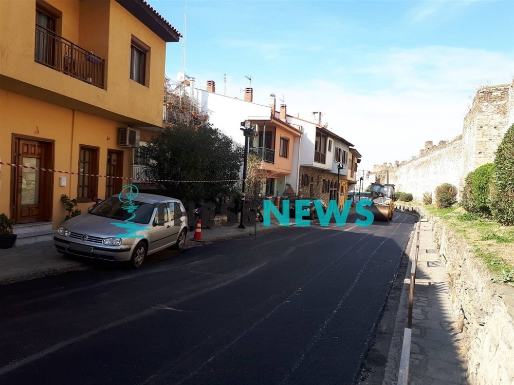 Έκαναν ασφαλτόστρωση… γύρω - γύρω από Ι.Χ - Φωτογραφία 2