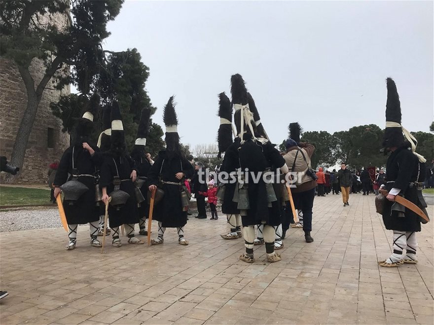 Κωδωνοφόροι ξεσηκώνουν το κέντρο της Θεσσαλονίκης - Φωτογραφία 3