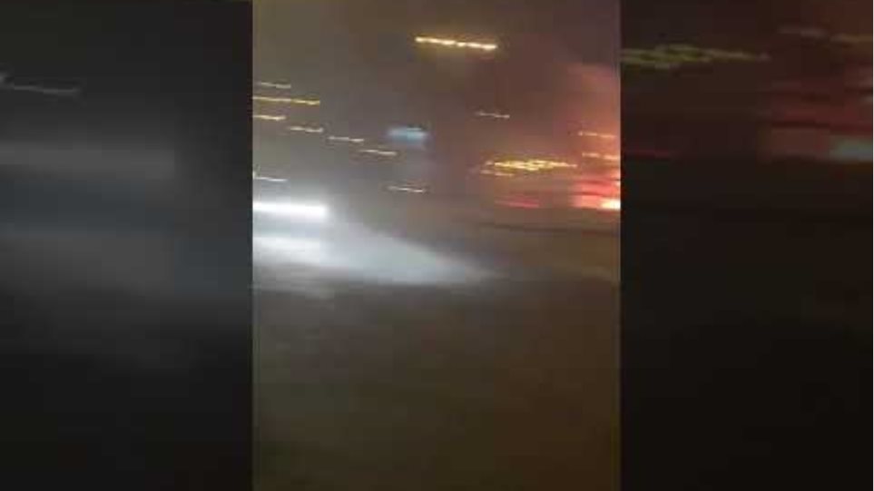 Αυτοκίνητο τυλίχθηκε στις φλόγες στη γέφυρα Ροσινιόλ - Φωτογραφία 2