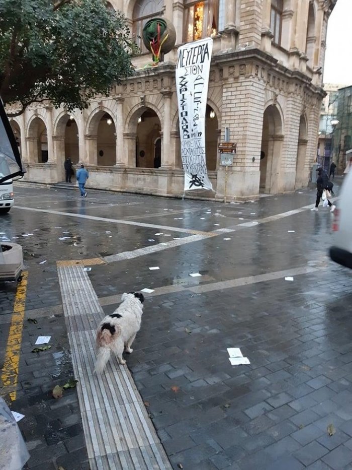 Εισβολή αντιεξουσιαστών στο δημαρχείο Ηρακλείου - Φωτογραφία 2