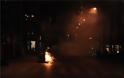 Δακρυγόνα και φωτιές στην Ομόνοια μετά από πορεία για τον θάνατο Νιγηριανού μετανάστη - Φωτογραφία 12