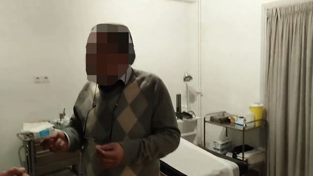 Χαστούκια και απειλές από τον Ρουβίκωνα σε γιατρό που έπαιρνε «φακελάκια» (βίντεο) - Φωτογραφία 1