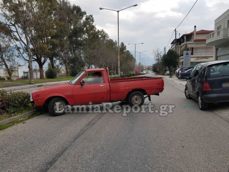 Λαμία: Το έχασε λίγο στην όπισθεν ο παππούς (ΦΩΤΟ) - Φωτογραφία 2