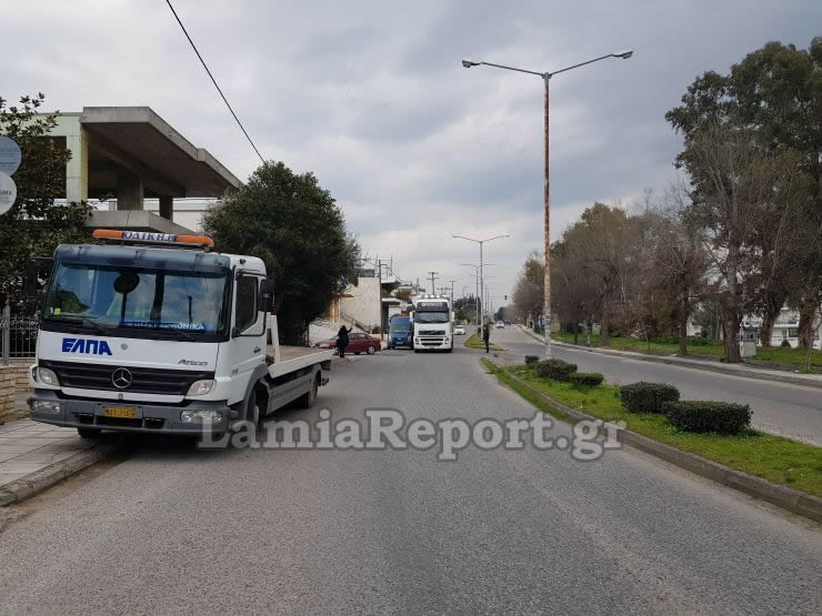 Λαμία: Το έχασε λίγο στην όπισθεν ο παππούς (ΦΩΤΟ) - Φωτογραφία 7