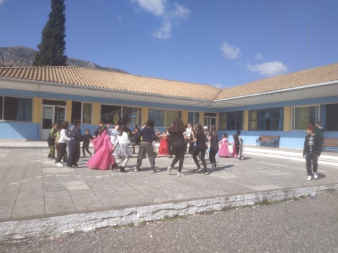 Τσίκνισε το Δημητρούκειο Δημοτικό σχολείο στο Βασιλόπουλο-Καραϊσκάκη | ΦΩΤΟ - Φωτογραφία 4