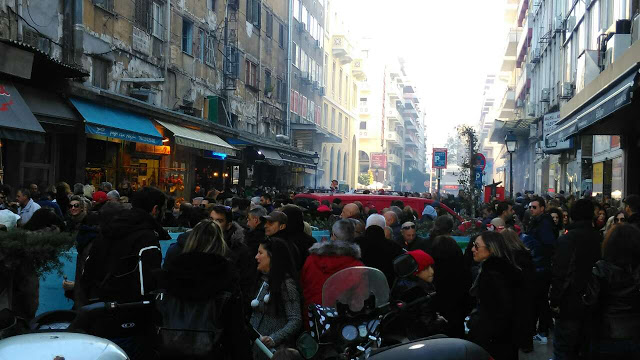 Κλέφτες ''ξάφρισαν'' τα κινητά όσων διασκεδάζουν για την Τσικνοπέμπτη στο κέντρο της Θεσσαλονίκης - Φωτογραφία 1